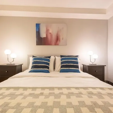 Spacious Fourplex Detached 이스탄불