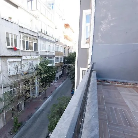 아파트 Spacious Fourplex Detached