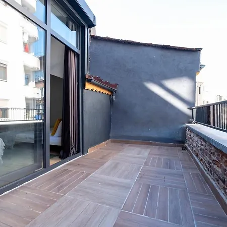 아파트 Spacious Fourplex Detached 이스탄불