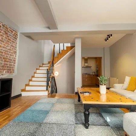 Spacious Fourplex Detached 이스탄불