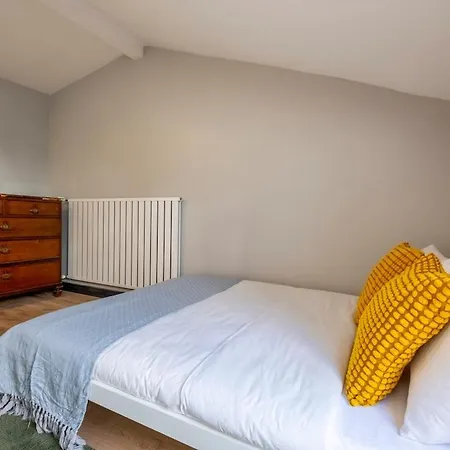 Spacious Fourplex Detached