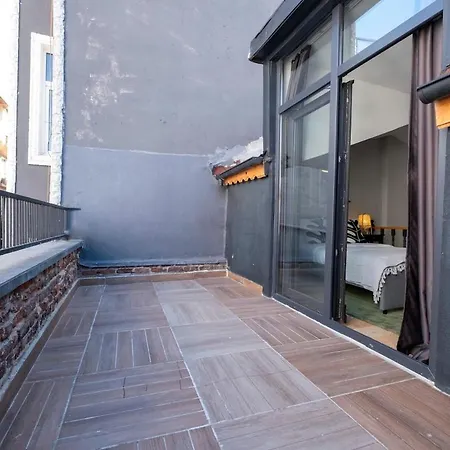 Spacious Fourplex Detached 아파트