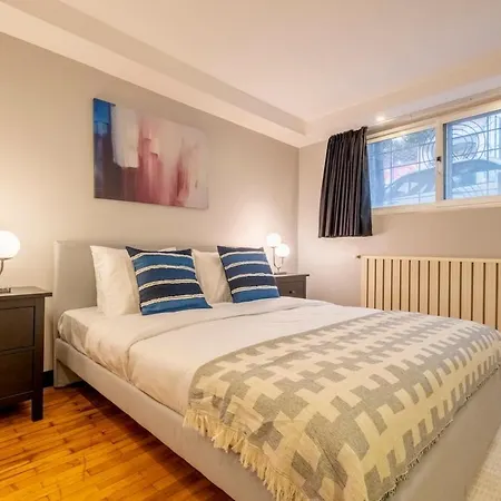 아파트 Spacious Fourplex Detached