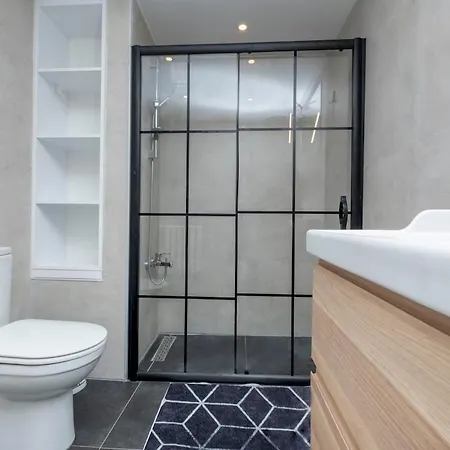 Spacious Fourplex Detached *