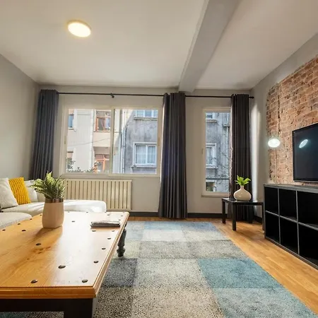 아파트 Spacious Fourplex Detached